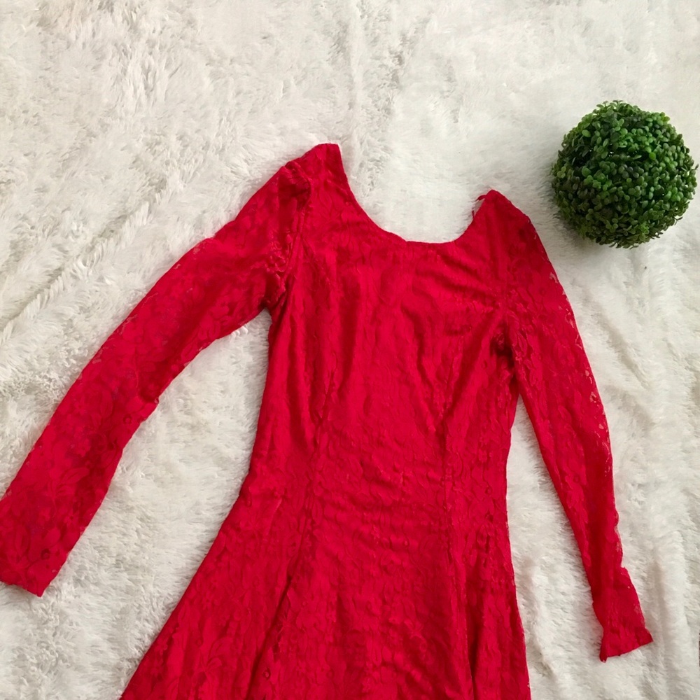 RED LACE DRESS - Picture 2 of 5